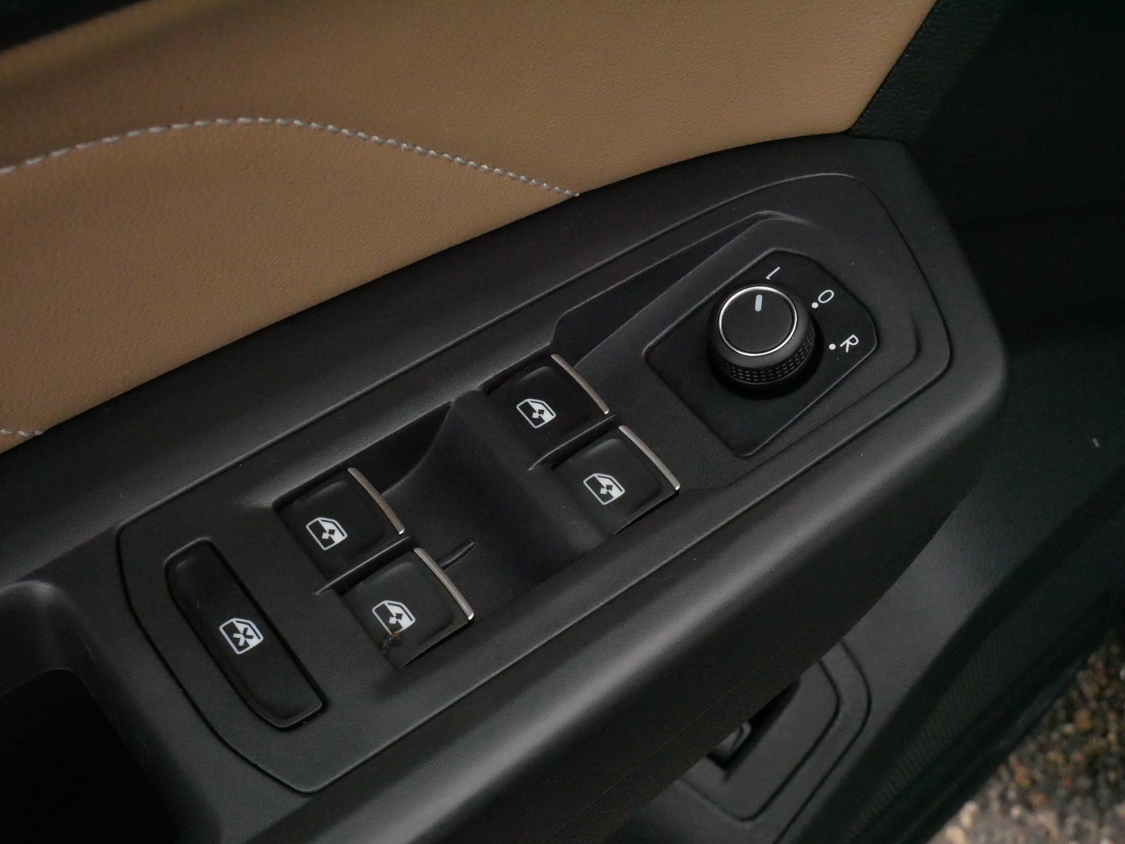 Certified 2023 Volkswagen Atlas Cross Sport SE AWD/4WD image 19