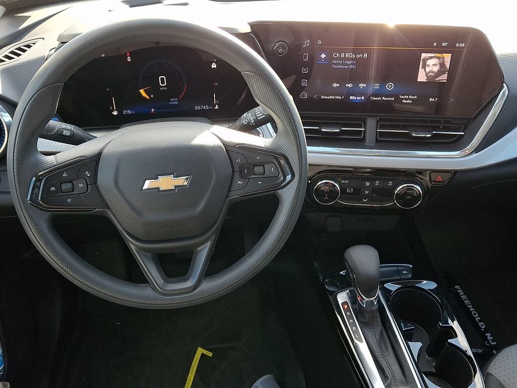 Used 2024 Chevrolet Trax LT FWD image 11