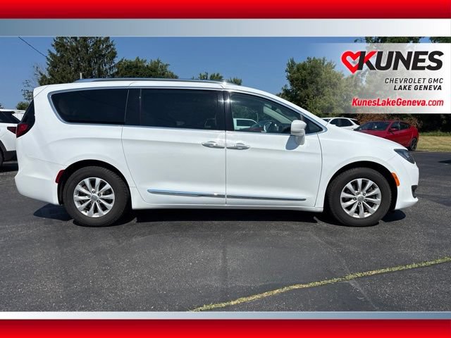 Used 2019 Chrysler Pacifica Touring-L FWD image 3