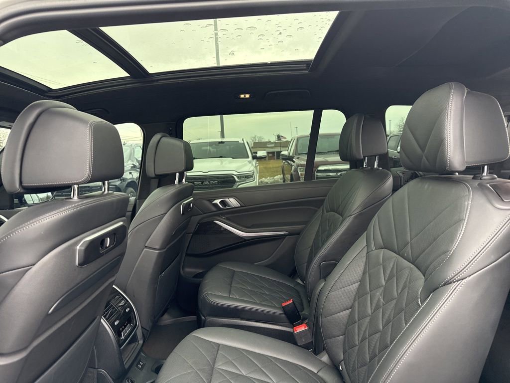 Used 2024 BMW X7 xDrive40i w/ Premium Package image 19