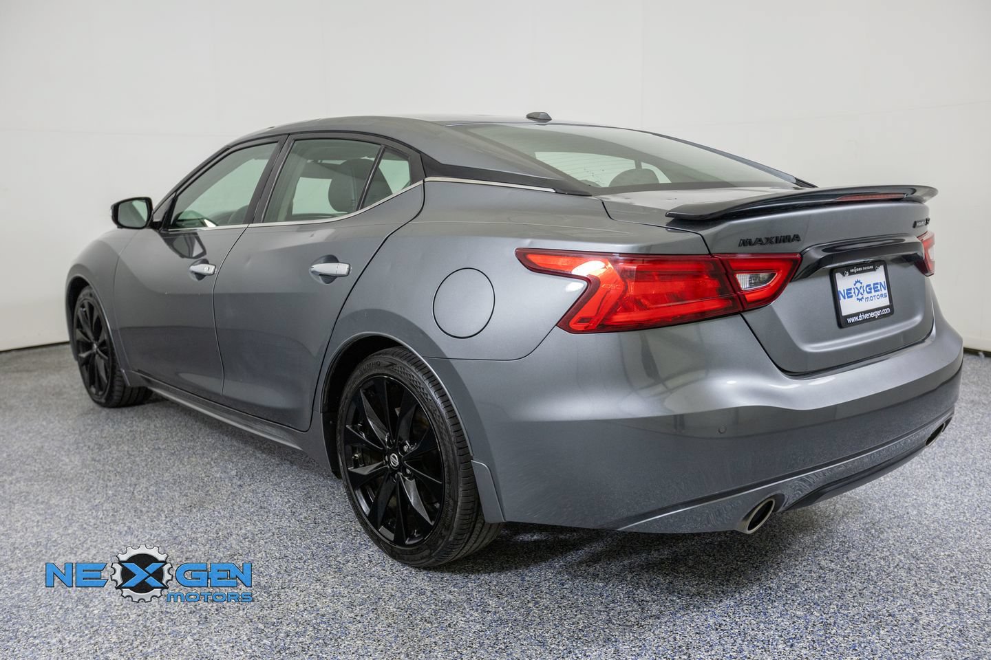 Used 2018 Nissan Maxima SR w/ Midnight Edition FWD image 6