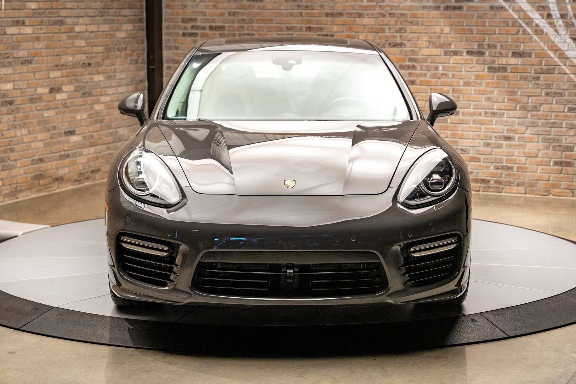 Used 2016 Porsche Panamera Turbo S image 2
