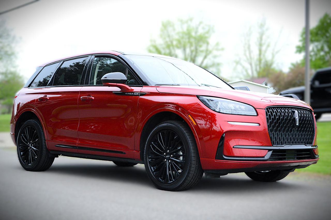 Used 2023 Lincoln Corsair AWD w/ Equipment Group 101A image 3