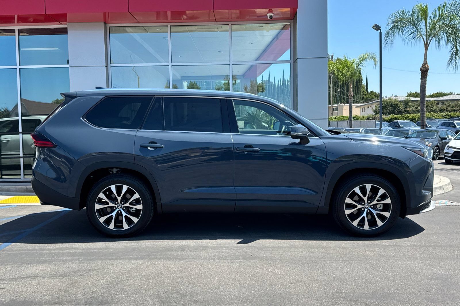 Certified 2025 Toyota Grand Highlander AWD Hybrid image 4