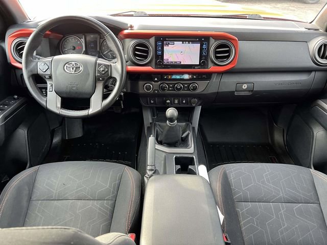 Used 2017 Toyota Tacoma TRD Off-Road AWD/4WD image 15