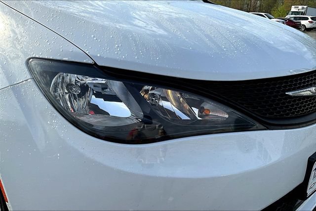 Used 2022 Chrysler Voyager LX FWD image 29
