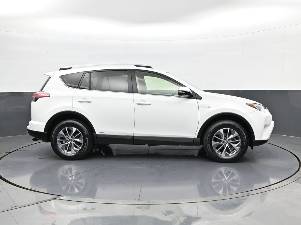Used 2016 Toyota RAV4 XLE AWD/4WD image 4