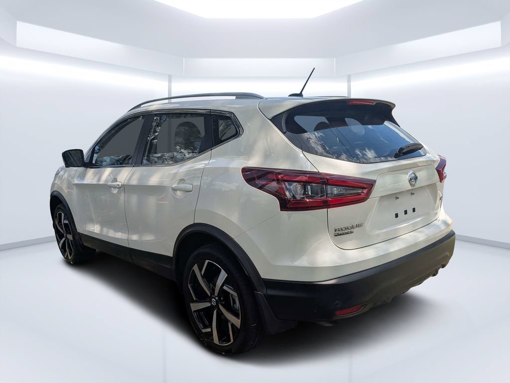 Used 2022 Nissan Rogue Sport SL w/ Premium Package FWD image 5