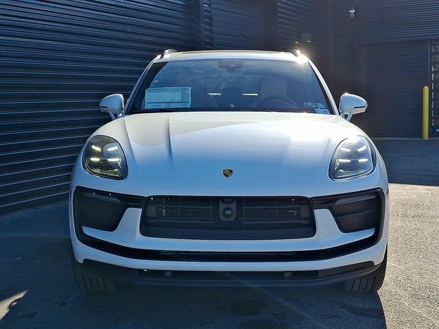 Certified 2026 Porsche Macan AWD/4WD image 10