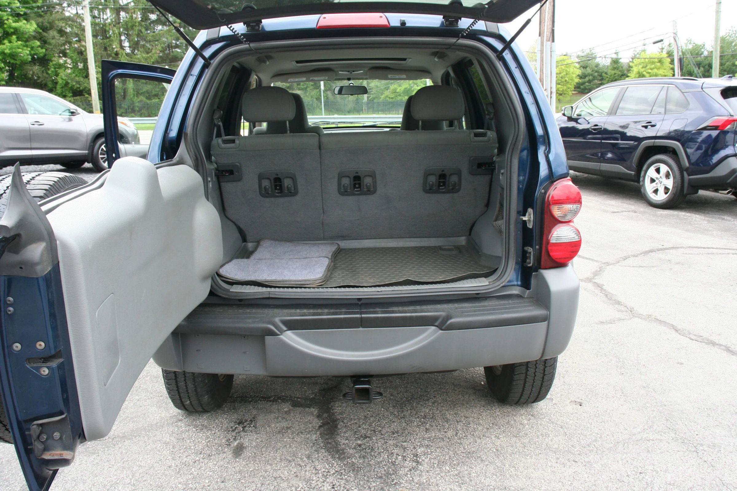 Used 2005 Jeep Liberty Sport AWD/4WD image 11