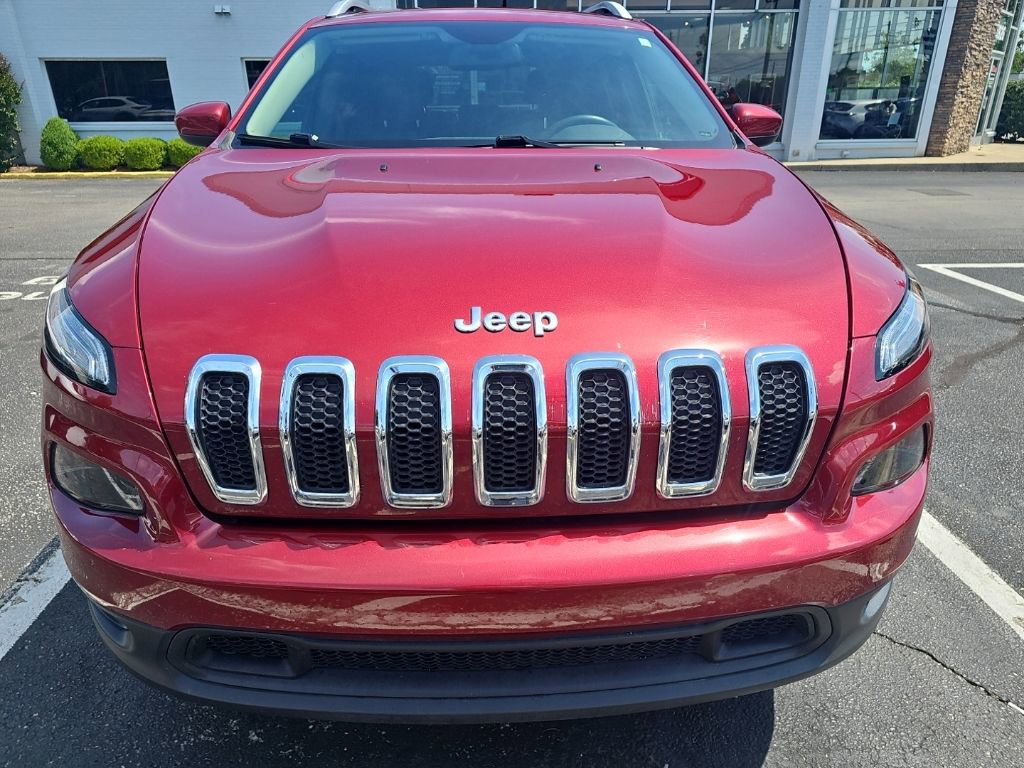 Used 2017 Jeep Cherokee Latitude w/ Cold Weather Group AWD/4WD image 2