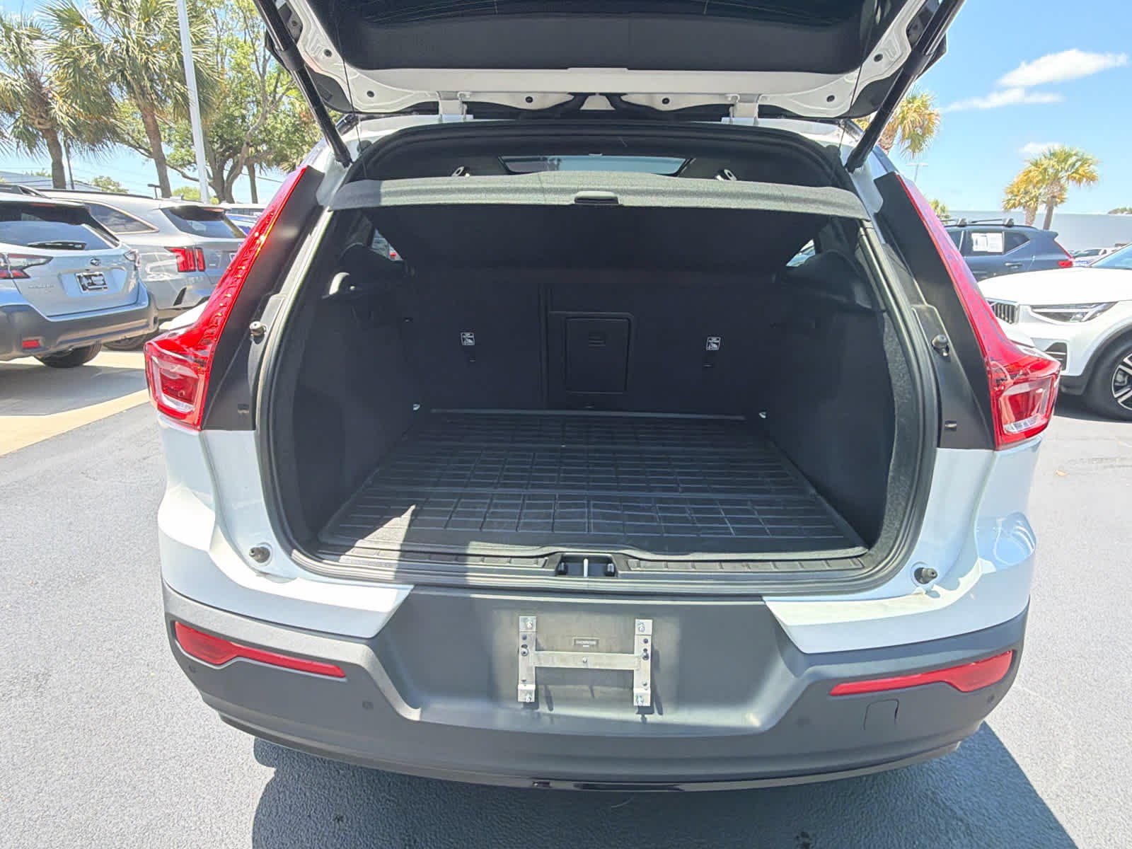 Used 2022 Volvo XC40 T4 R-Design w/ Protection Package Premier FWD image 23