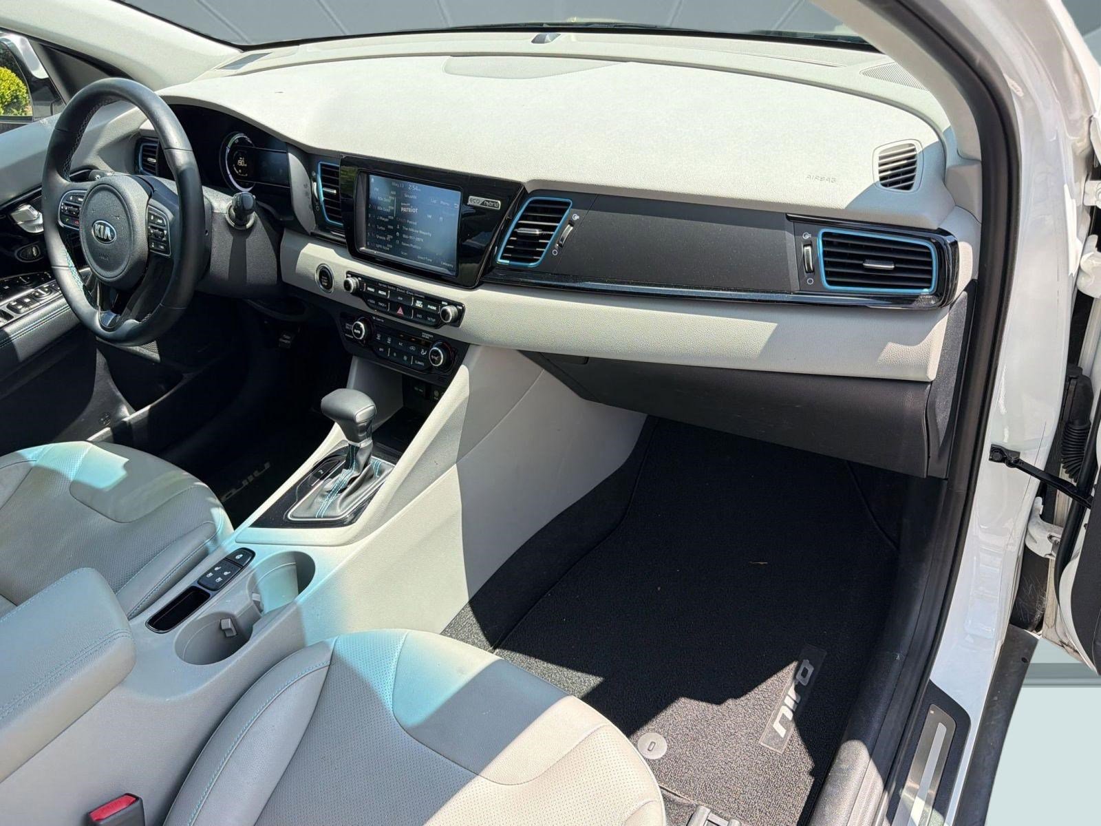 Used 2018 Kia Niro Touring FWD image 30