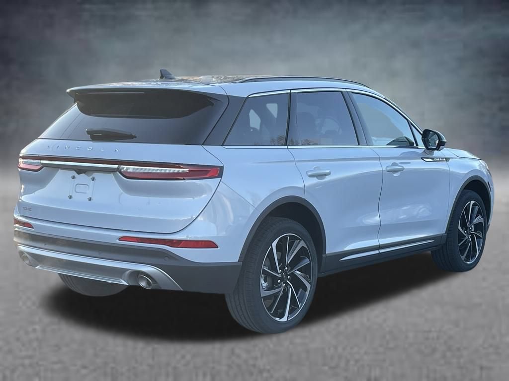 New 2026 Lincoln Corsair Reserve FWD image 3