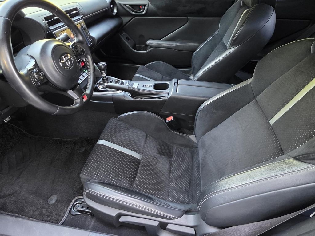 Used 2022 Toyota GR86 Premium RWD image 7