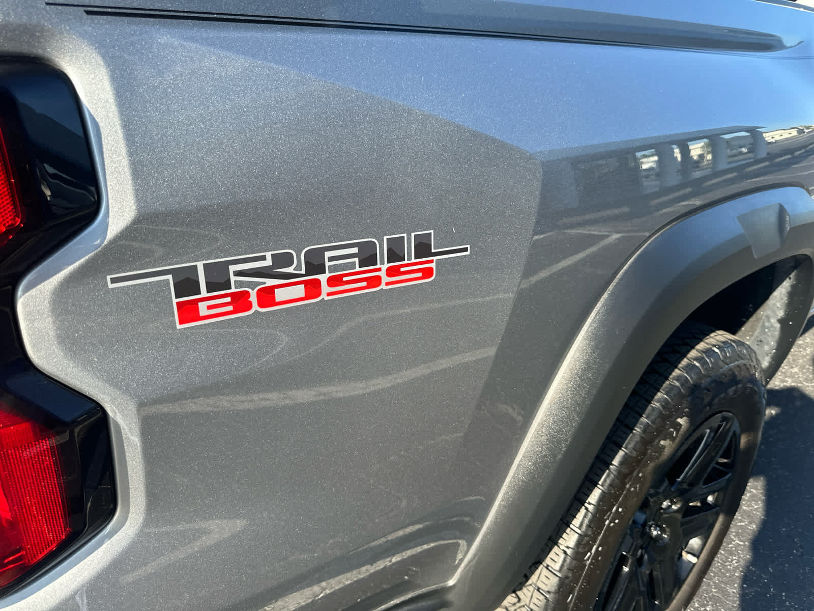 Used 2024 Chevrolet Colorado Trail Boss w/ Technology Package AWD/4WD image 21