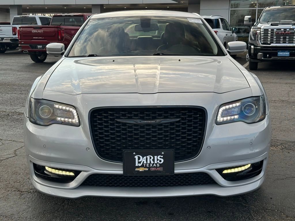 Used 2022 Chrysler 300 Touring L image 2