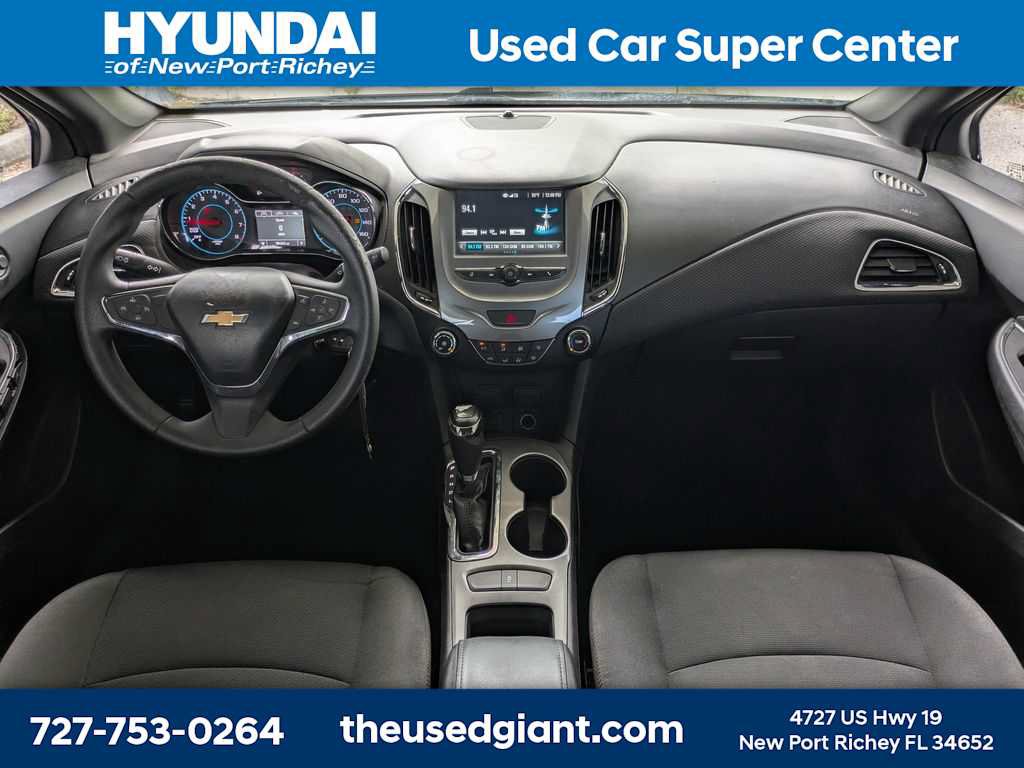 Used 2018 Chevrolet Cruze LT w/ RS Package FWD image 17