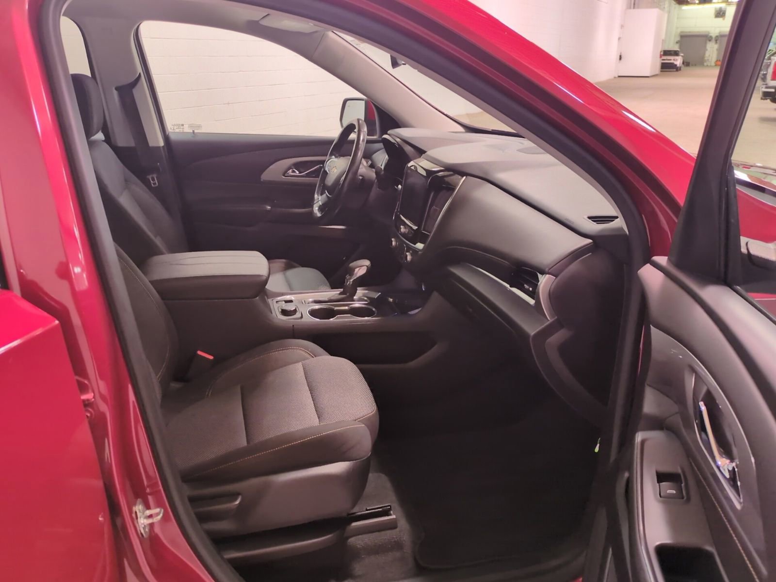 Used 2021 Chevrolet Traverse LT image 10