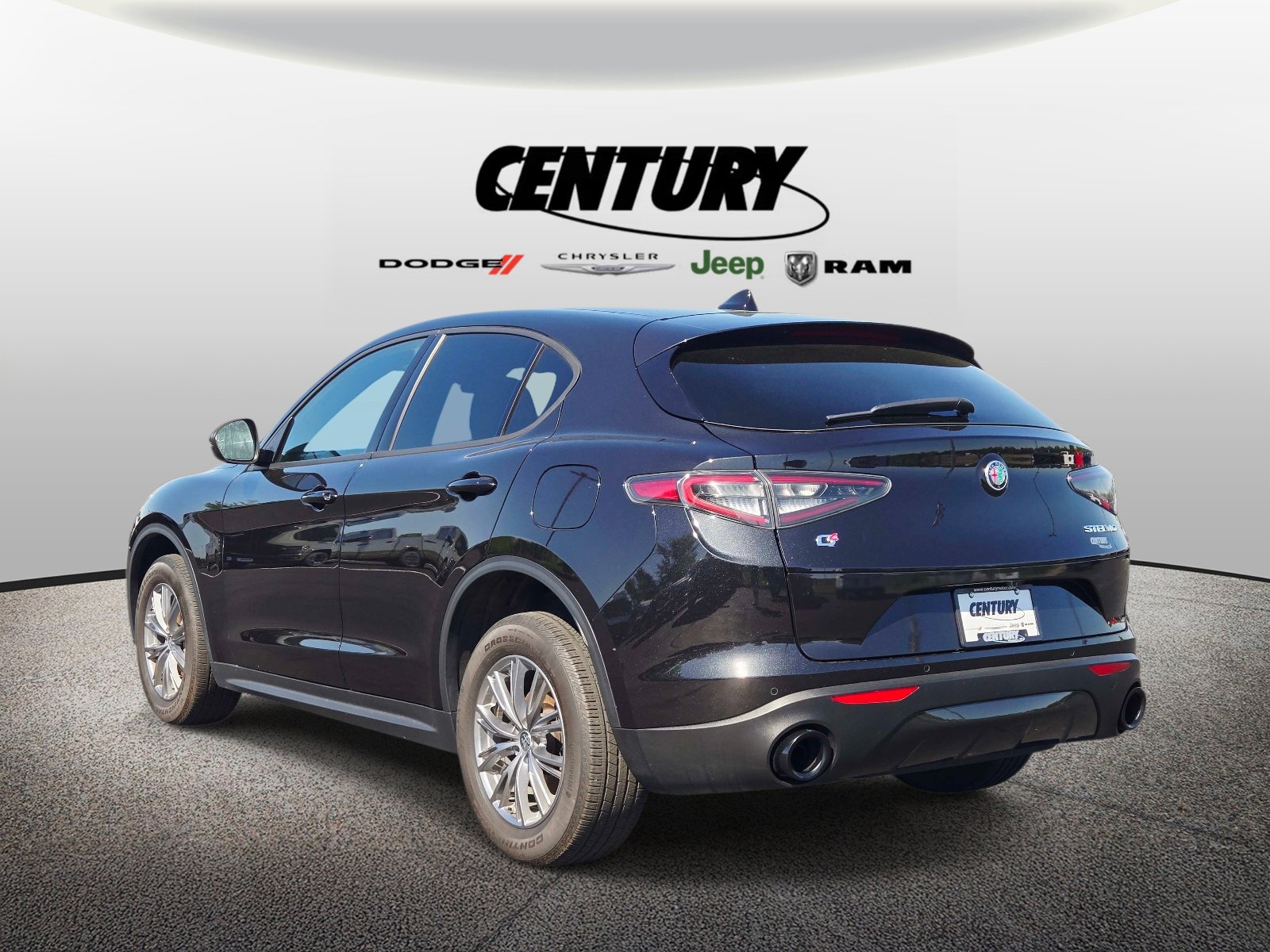 Used 2024 Alfa Romeo Stelvio Sprint image 6