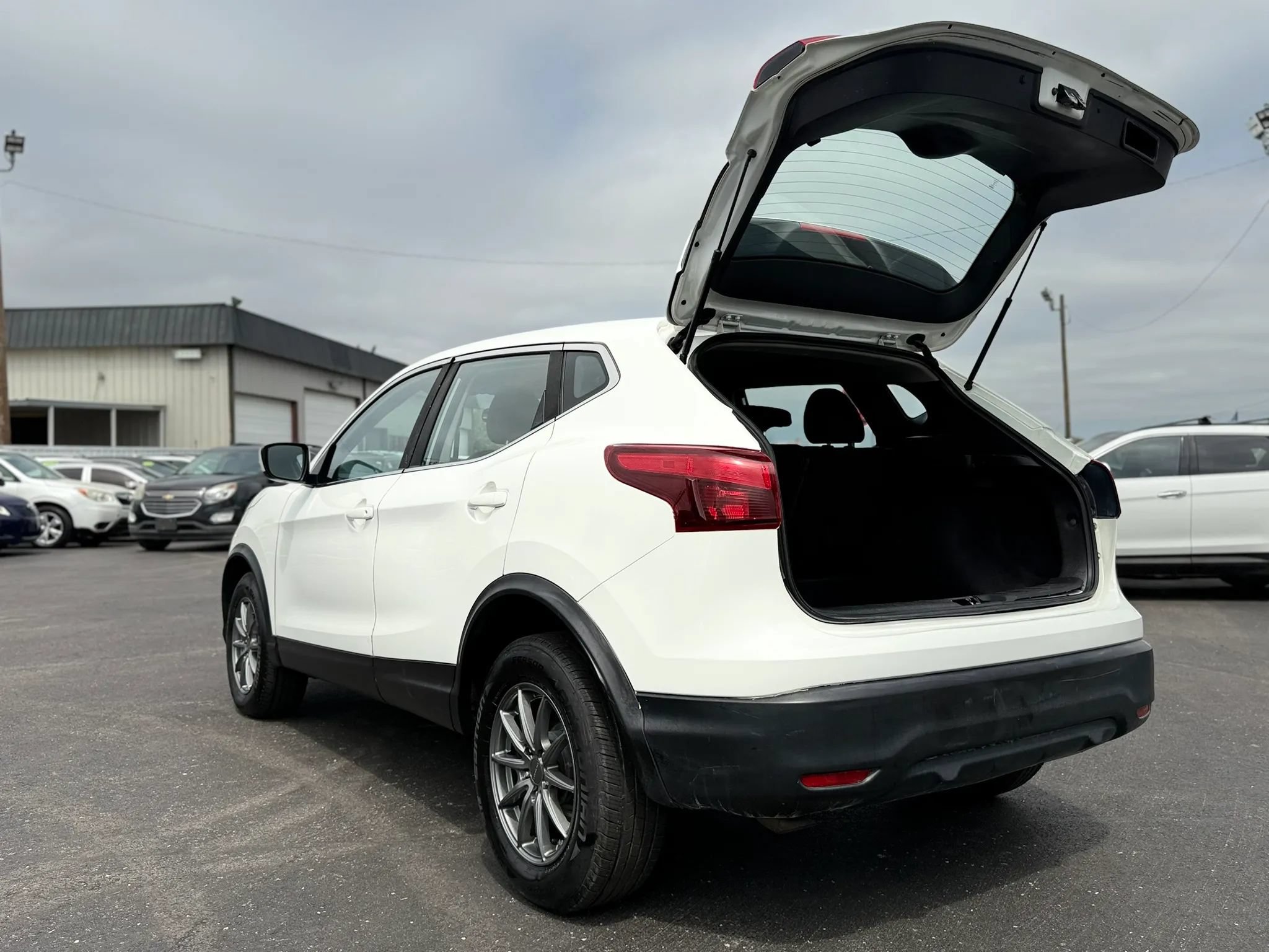 Used 2018 Nissan Rogue Sport S AWD/4WD image 9