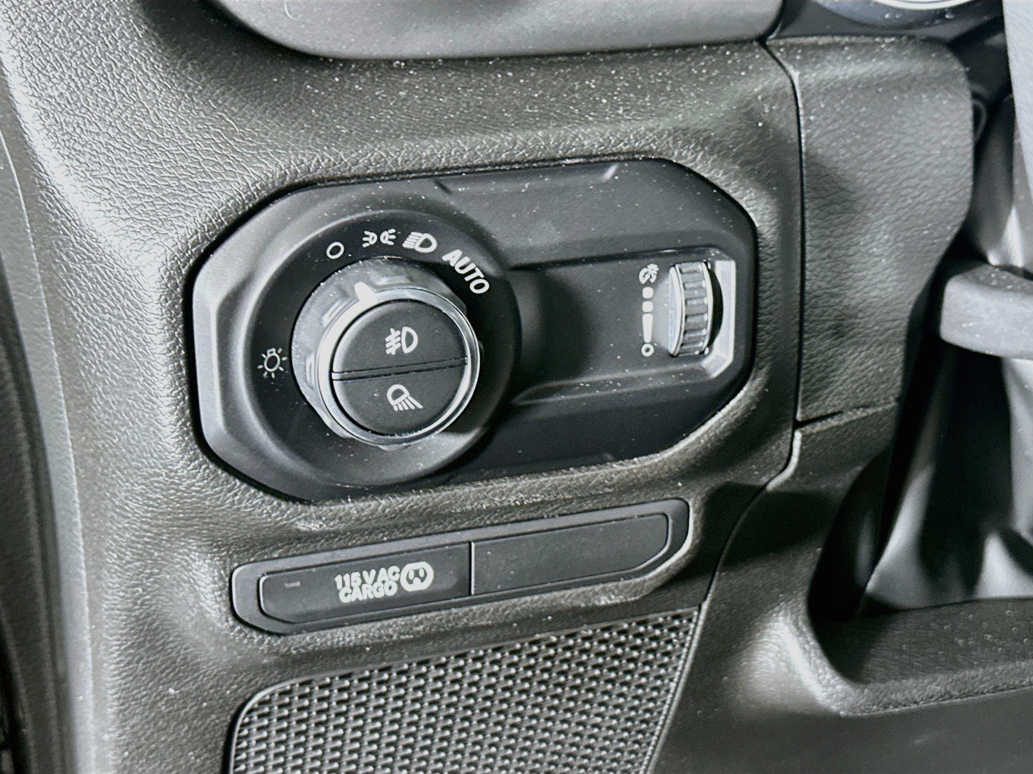Used 2023 Jeep Gladiator Sport AWD/4WD image 17