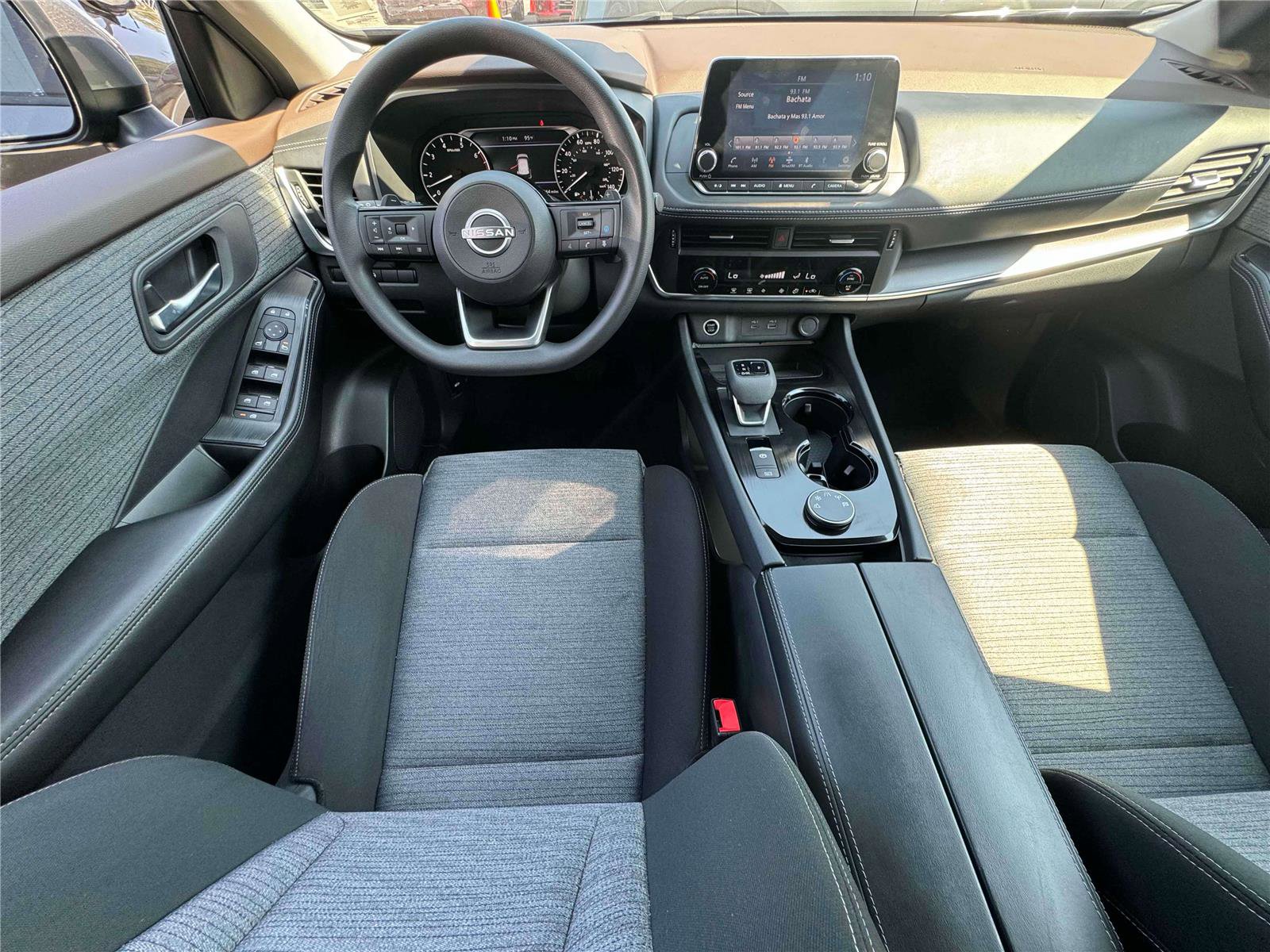 Used 2023 Nissan Rogue SV image 18