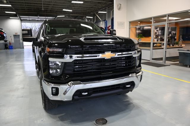 New 2026 Chevrolet Silverado 2500 LT image 3