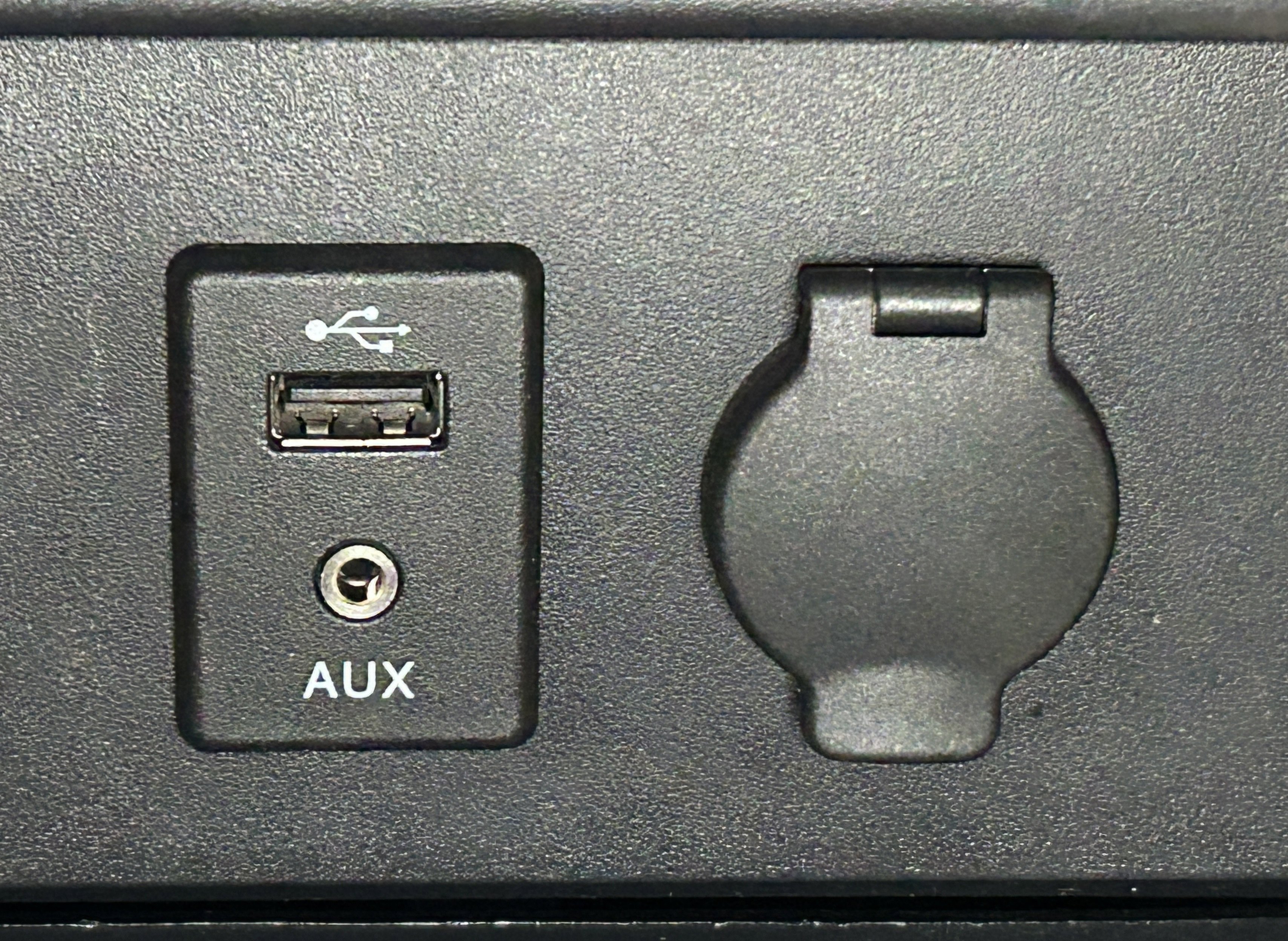 Used 2017 Nissan Titan SL image 15