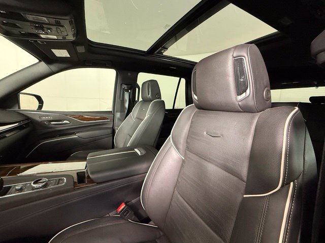 Certified 2024 Cadillac Escalade Premium Luxury AWD/4WD image 17