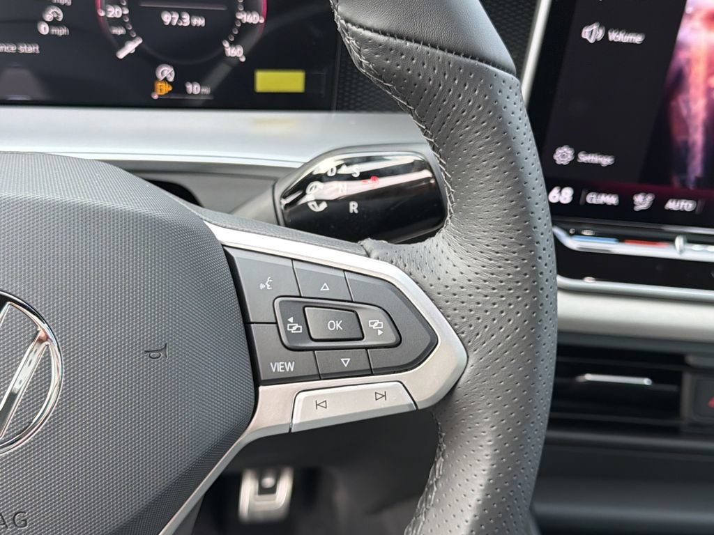New 2026 Volkswagen Tiguan SE R-Line FWD image 28