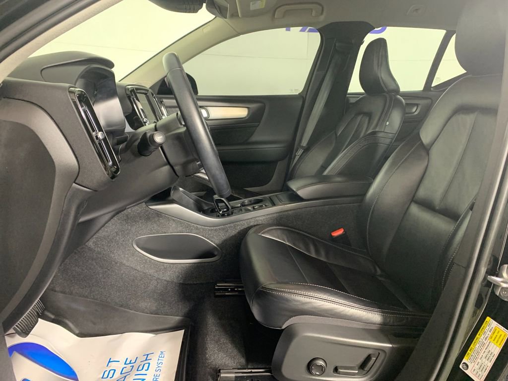 Used 2022 Volvo XC40 T5 Momentum image 16