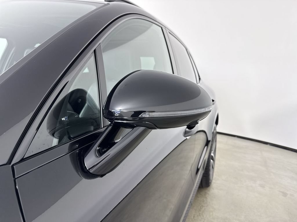 New 2026 Porsche Macan AWD/4WD image 12