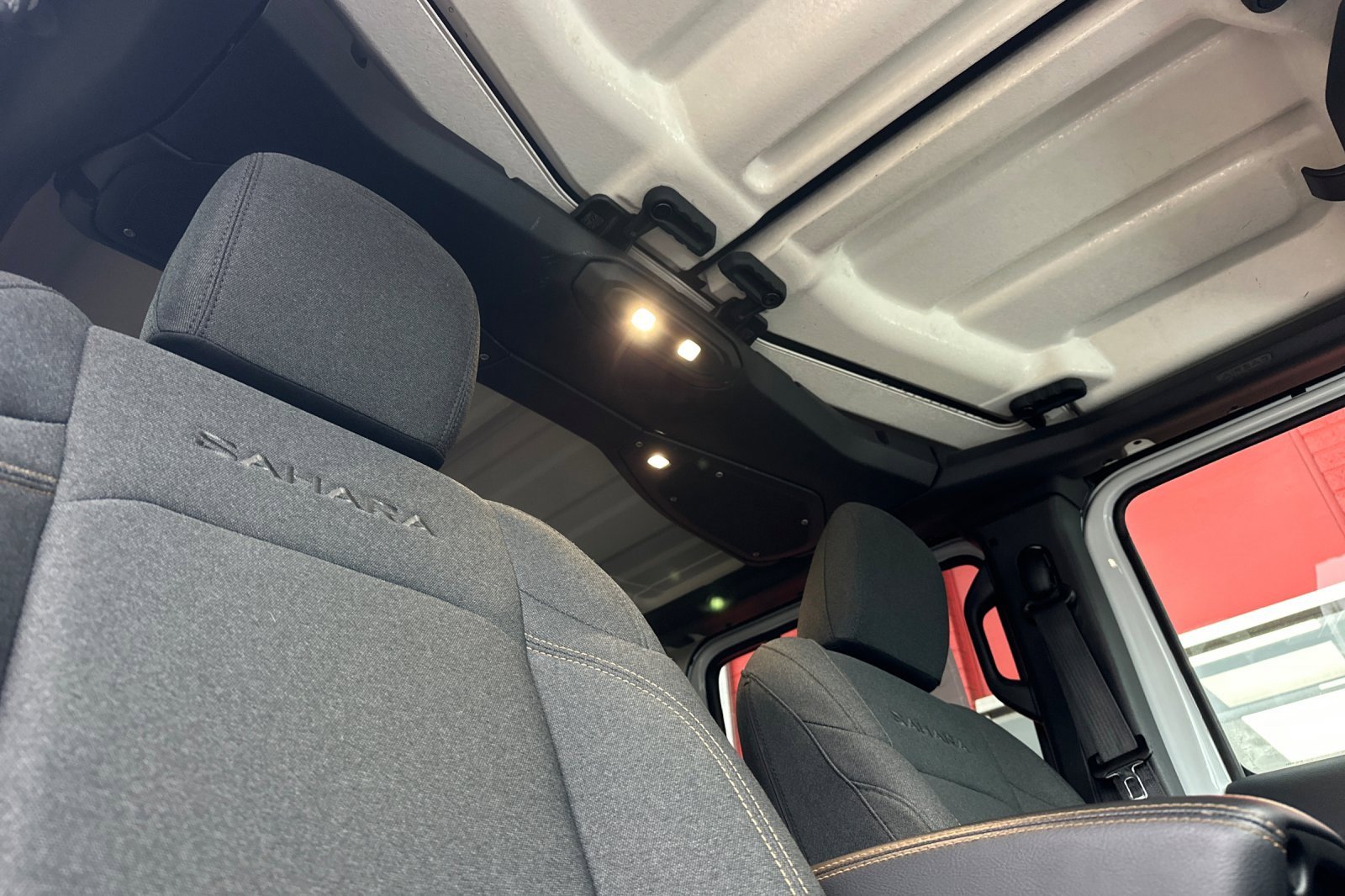 Used 2024 Jeep Wrangler Unlimited Sahara image 16