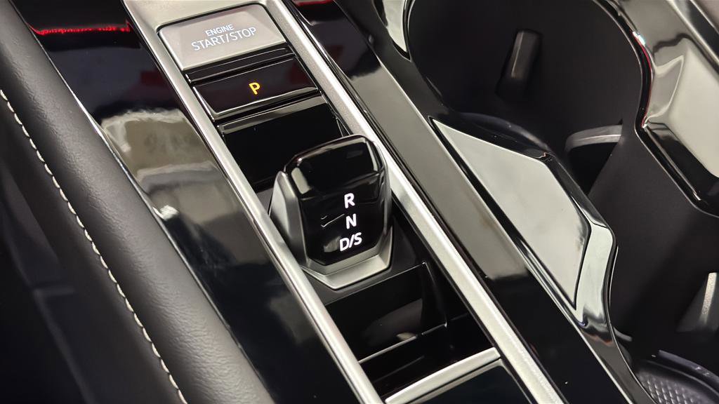 Used 2025 Volkswagen Atlas Cross Sport SEL Premium R-Line image 19