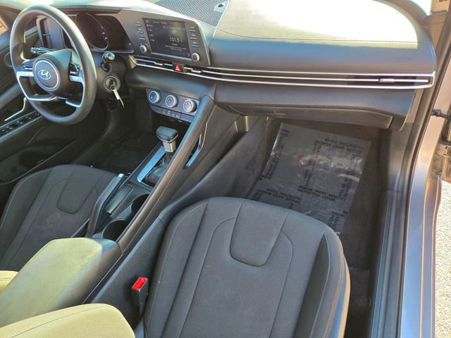 Used 2023 Hyundai Elantra SE image 21