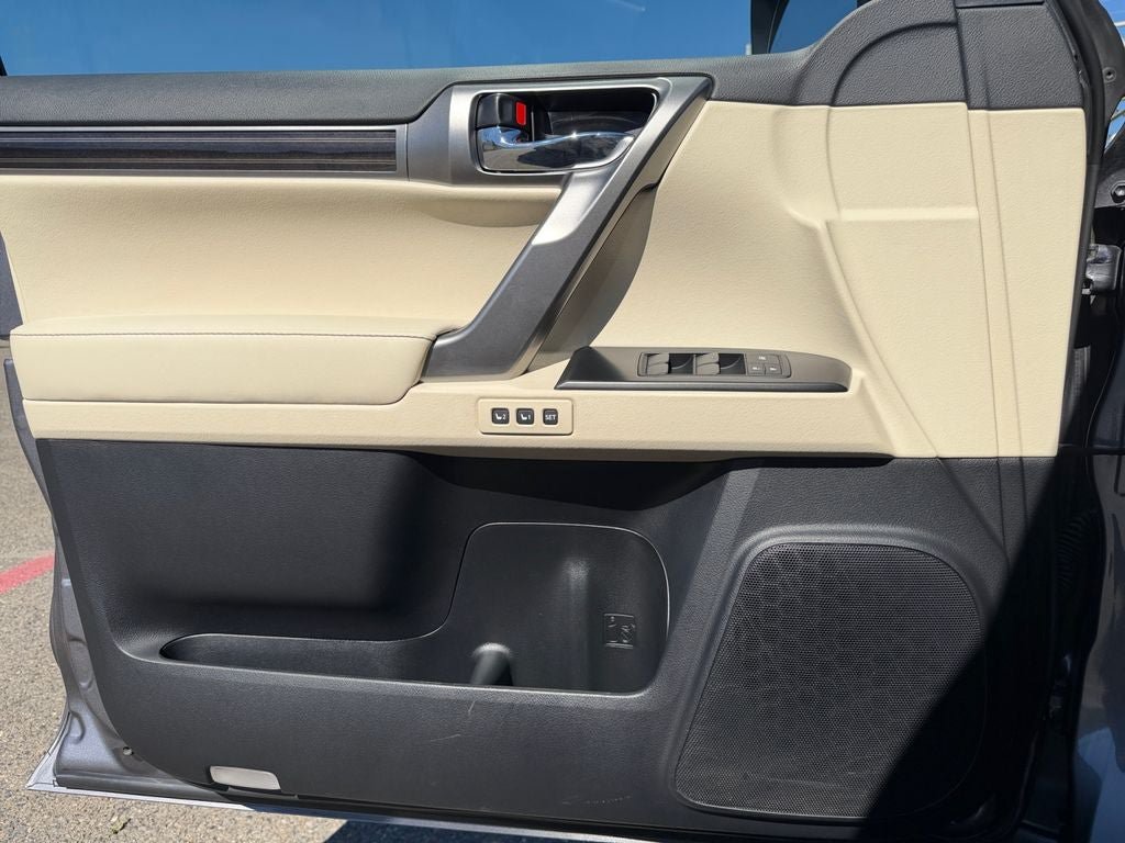 Used 2023 Lexus GX 460 Luxury w/ Sport Design Package AWD/4WD image 20