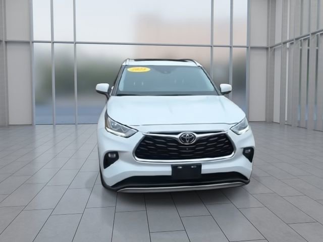 Used 2023 Toyota Highlander Platinum image 3