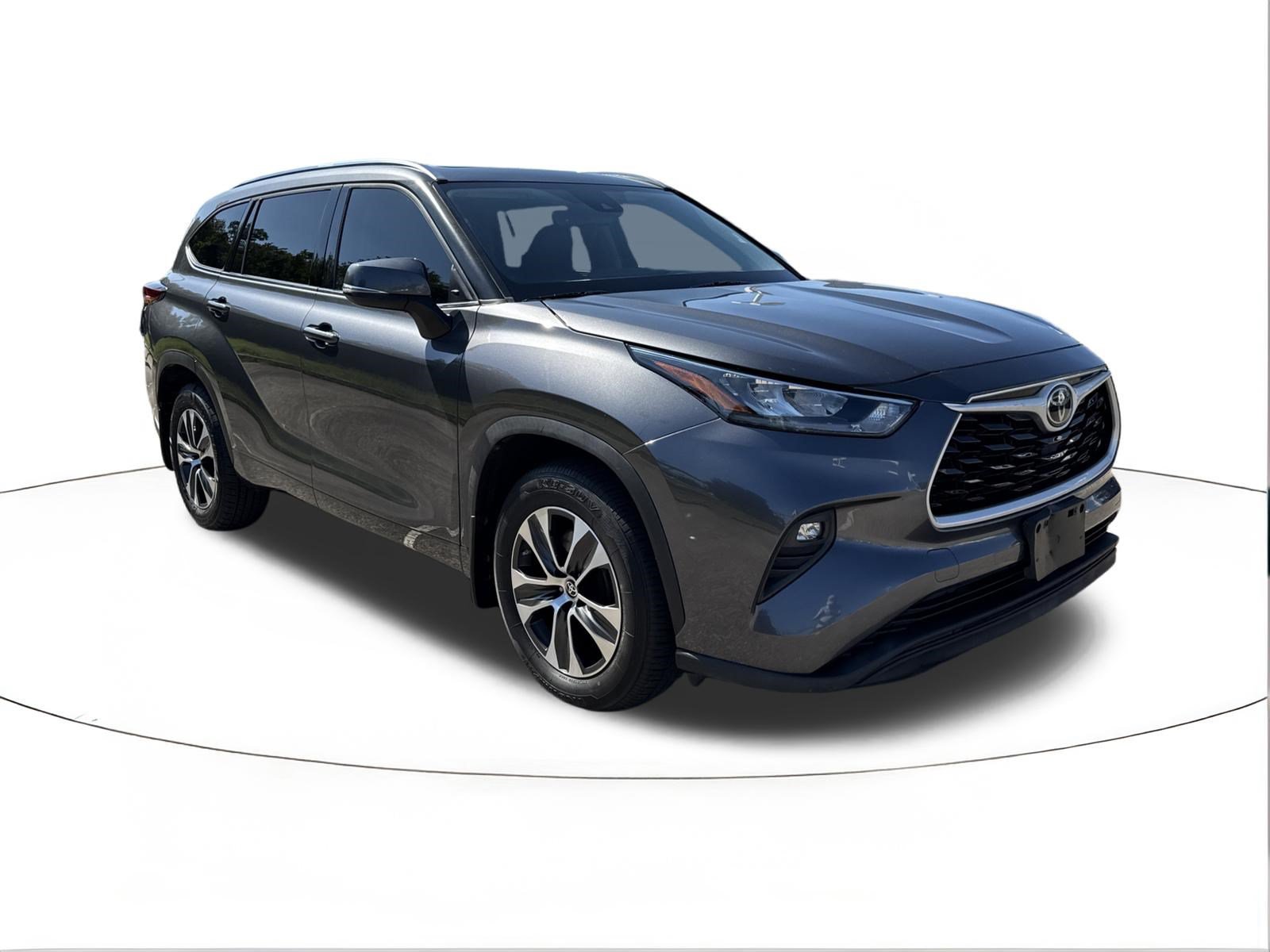 Used 2020 Toyota Highlander XLE FWD image 1