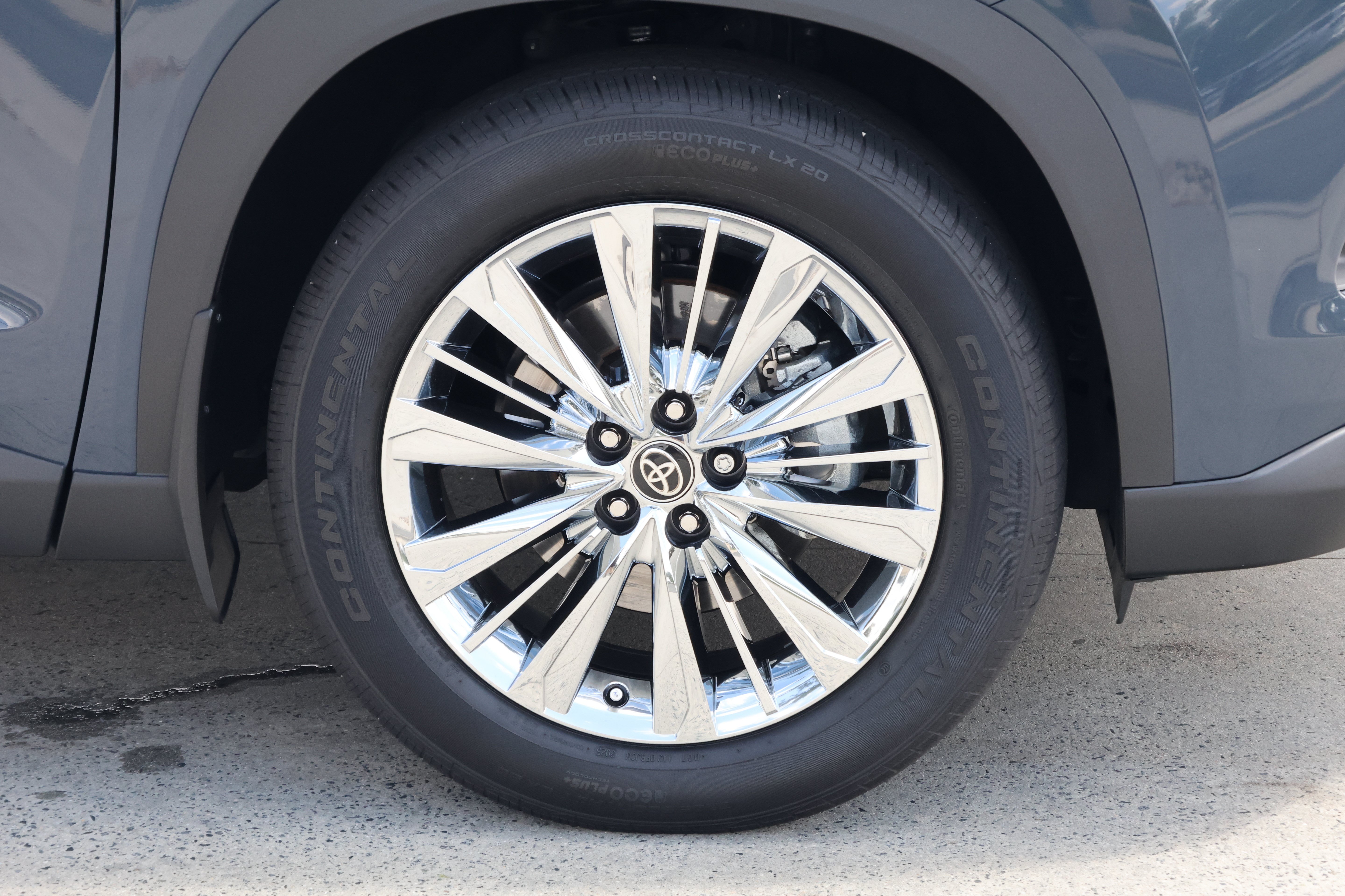 Used 2025 Toyota Grand Highlander AWD image 11