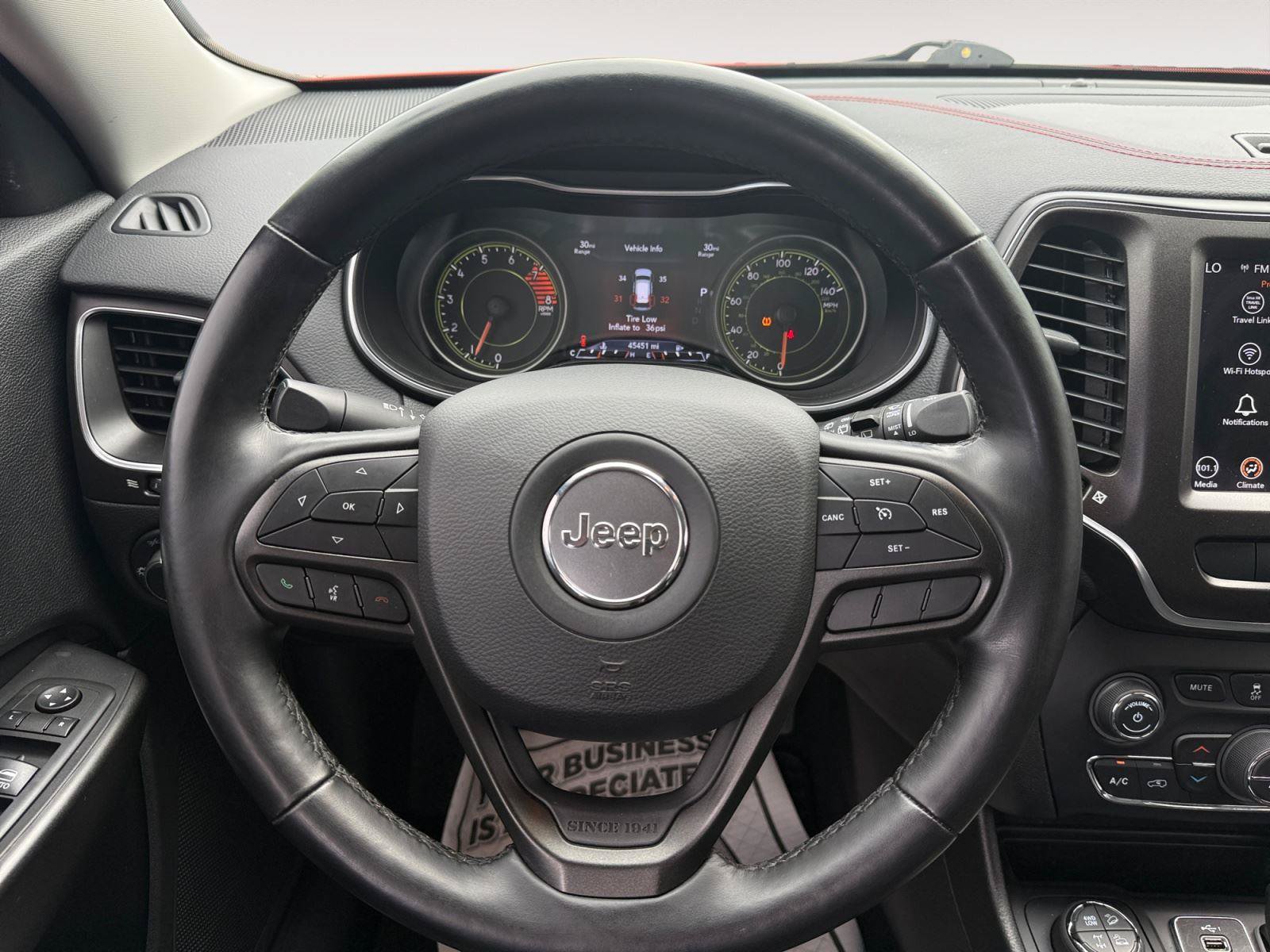 Used 2021 Jeep Cherokee Trailhawk w/ Comfort & Convenience Group AWD/4WD image 16
