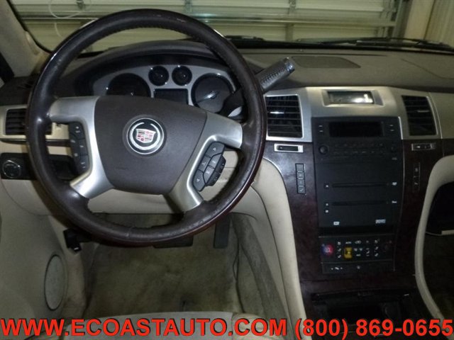 Used 2007 Cadillac Escalade ESV AWD w/ Climate Package image 9