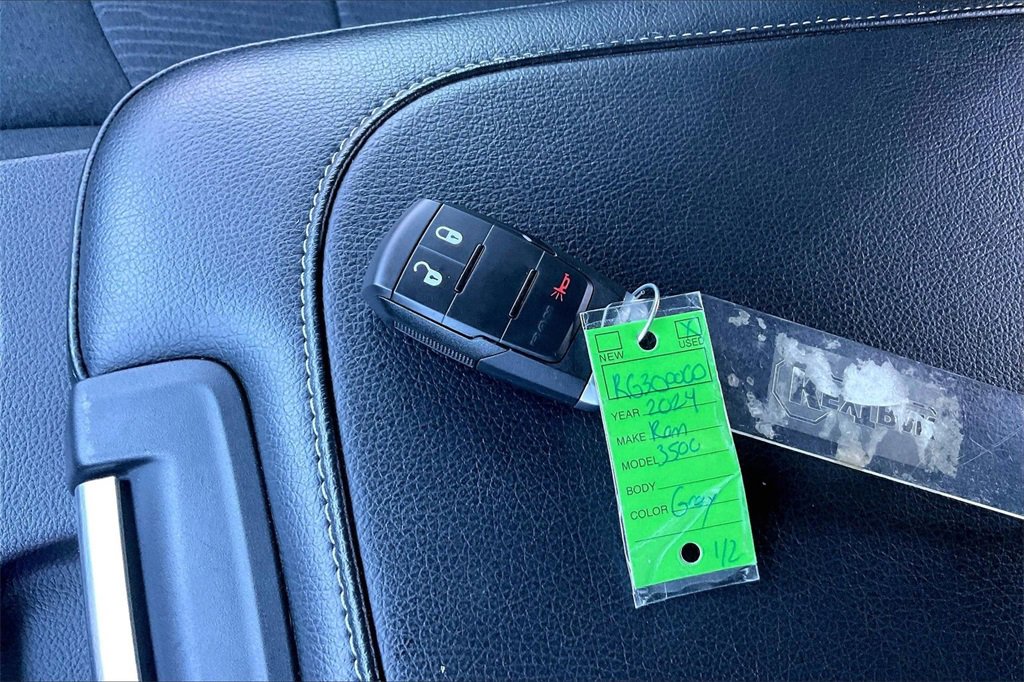 Used 2024 RAM 3500 Tradesman w/ Chrome Appearance Group image 36