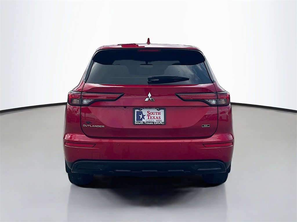 Used 2023 Mitsubishi Outlander SE image 6