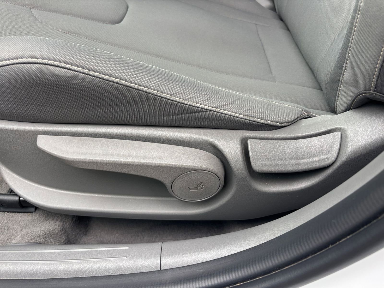 Used 2025 Hyundai Elantra SEL image 22