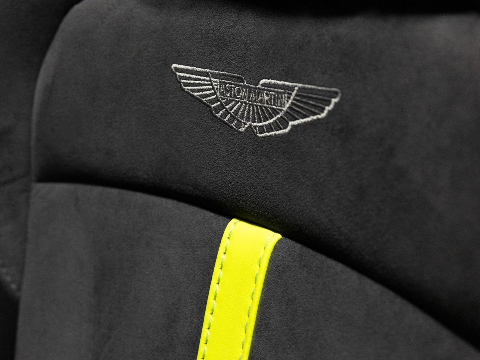 Used 2023 Aston Martin V8 Vantage Roadster RWD image 46
