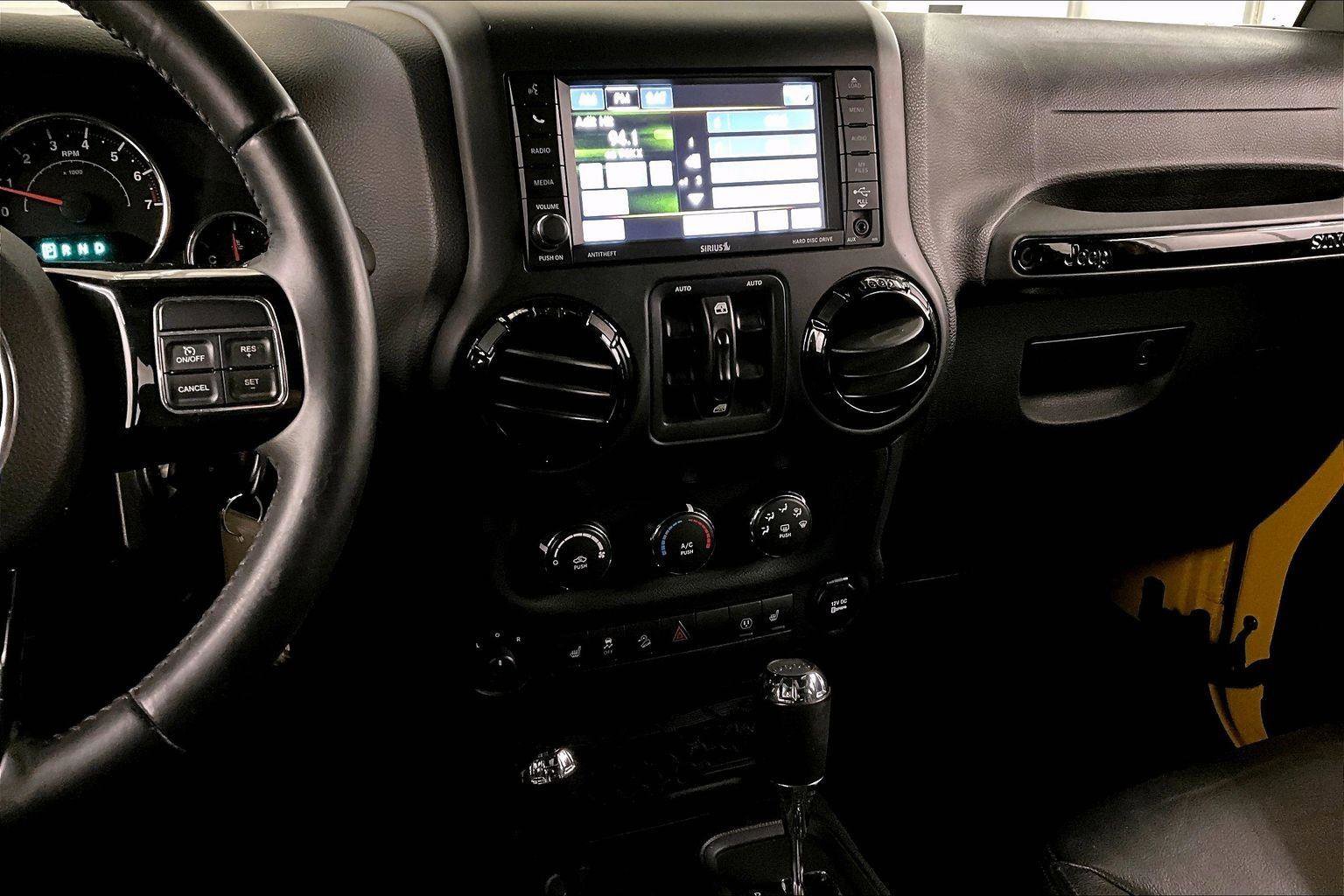 Used 2015 Jeep Wrangler Unlimited Sahara image 6