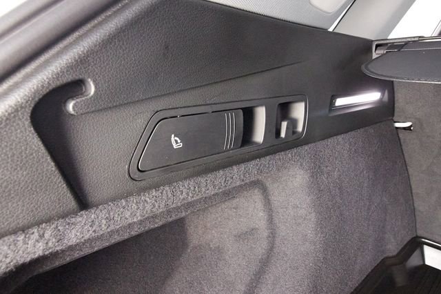 Used 2023 Audi e-tron Premium Plus w/ Premium Plus Package AWD/4WD image 36