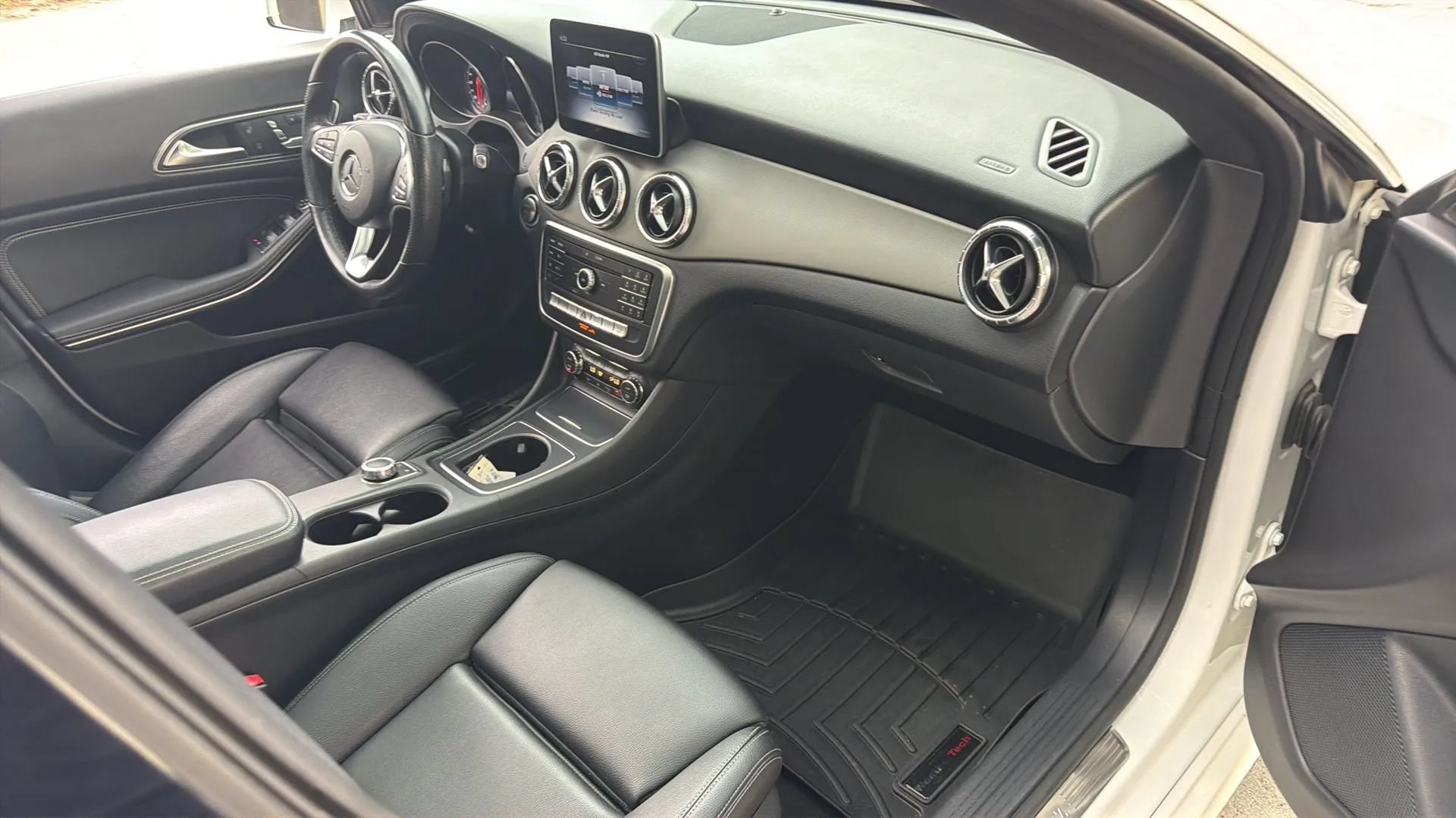 Used 2019 Mercedes-Benz CLA 250 4MATIC image 32