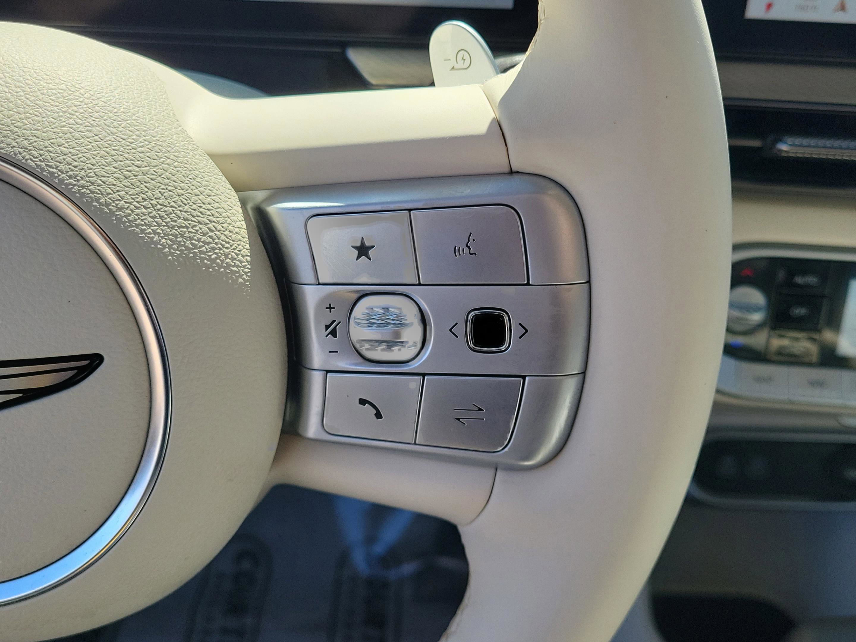 Used 2024 Genesis GV60 RWD image 29